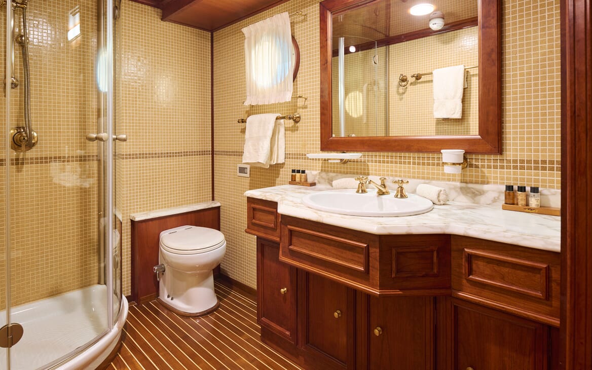 Motor Yacht SEAGULL II Aft Deck Seating