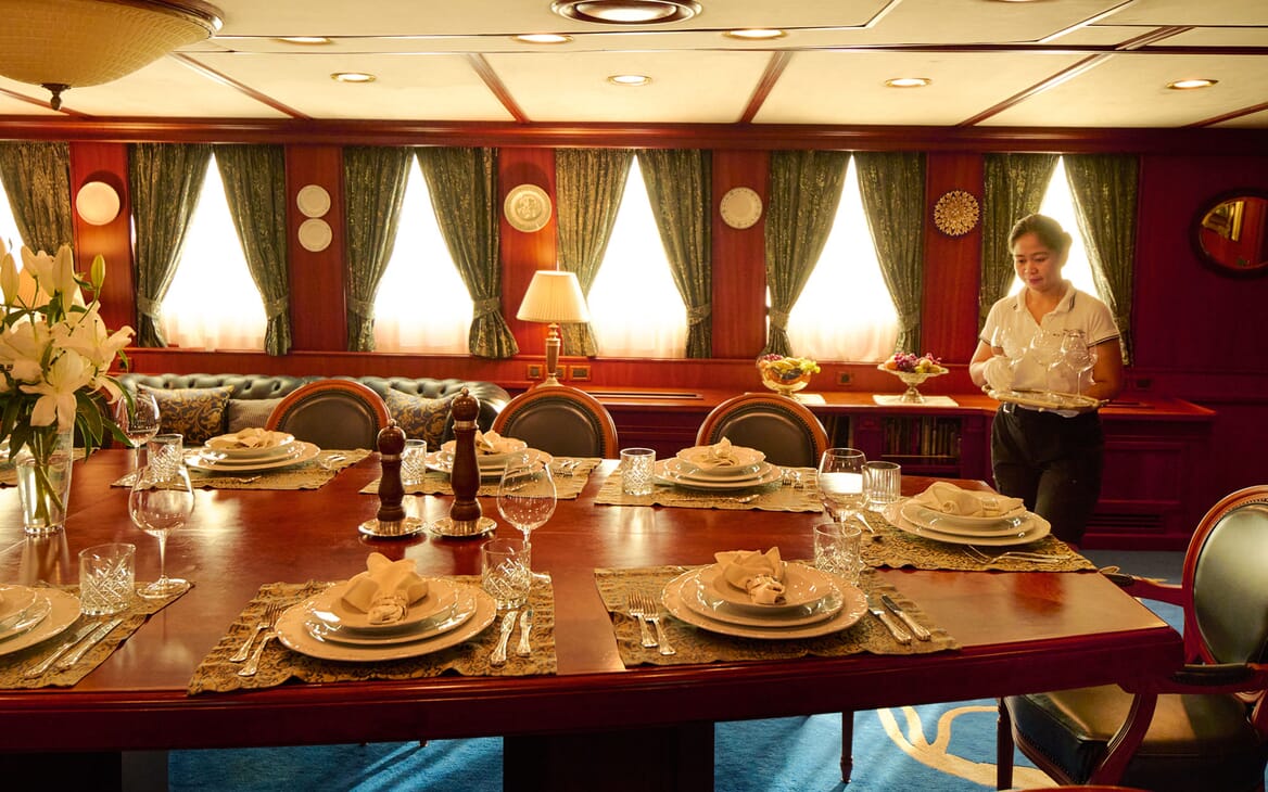 Motor Yacht SEAGULL II Main Saloon