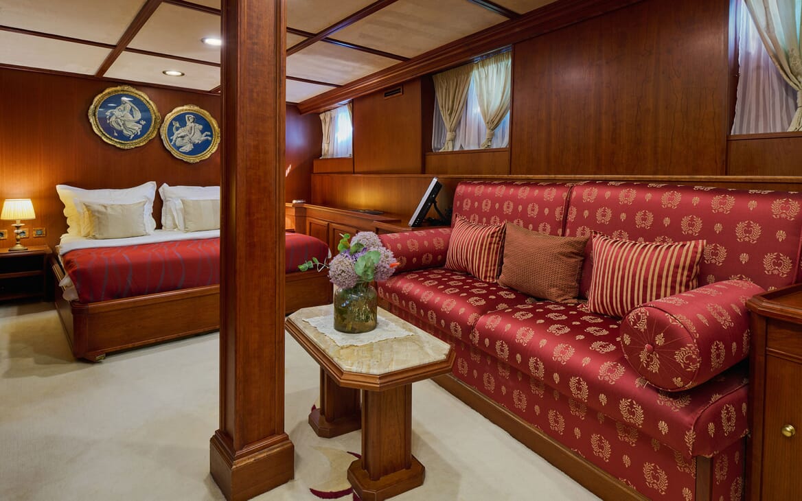 Motor Yacht SEAGULL II Bathroom