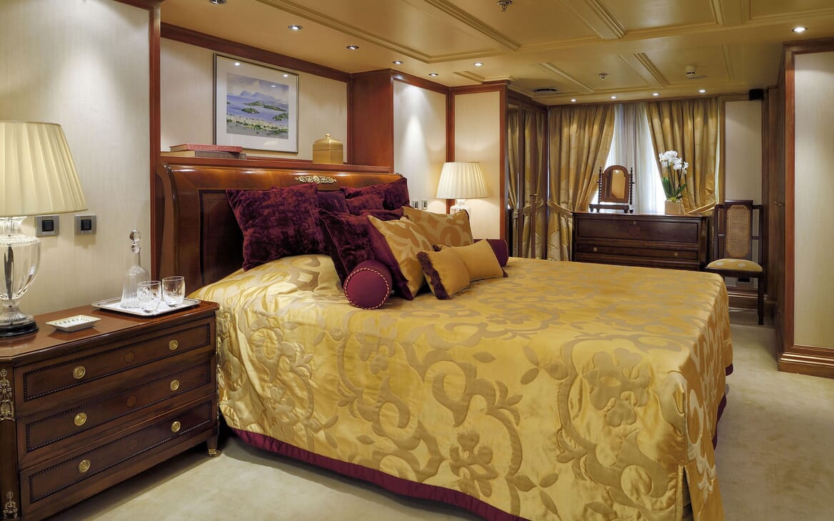 Motor Yacht CHRISTINA O Master Stateroom Bed