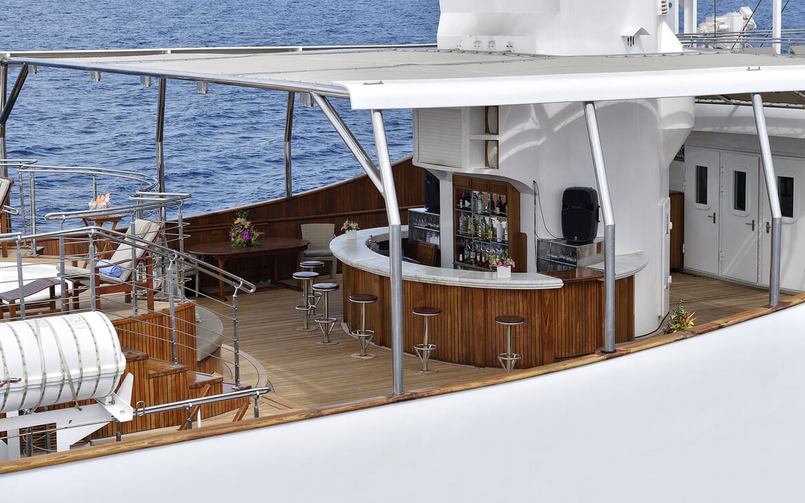 Motor Yacht CHRISTINA O Sun Deck Bar
