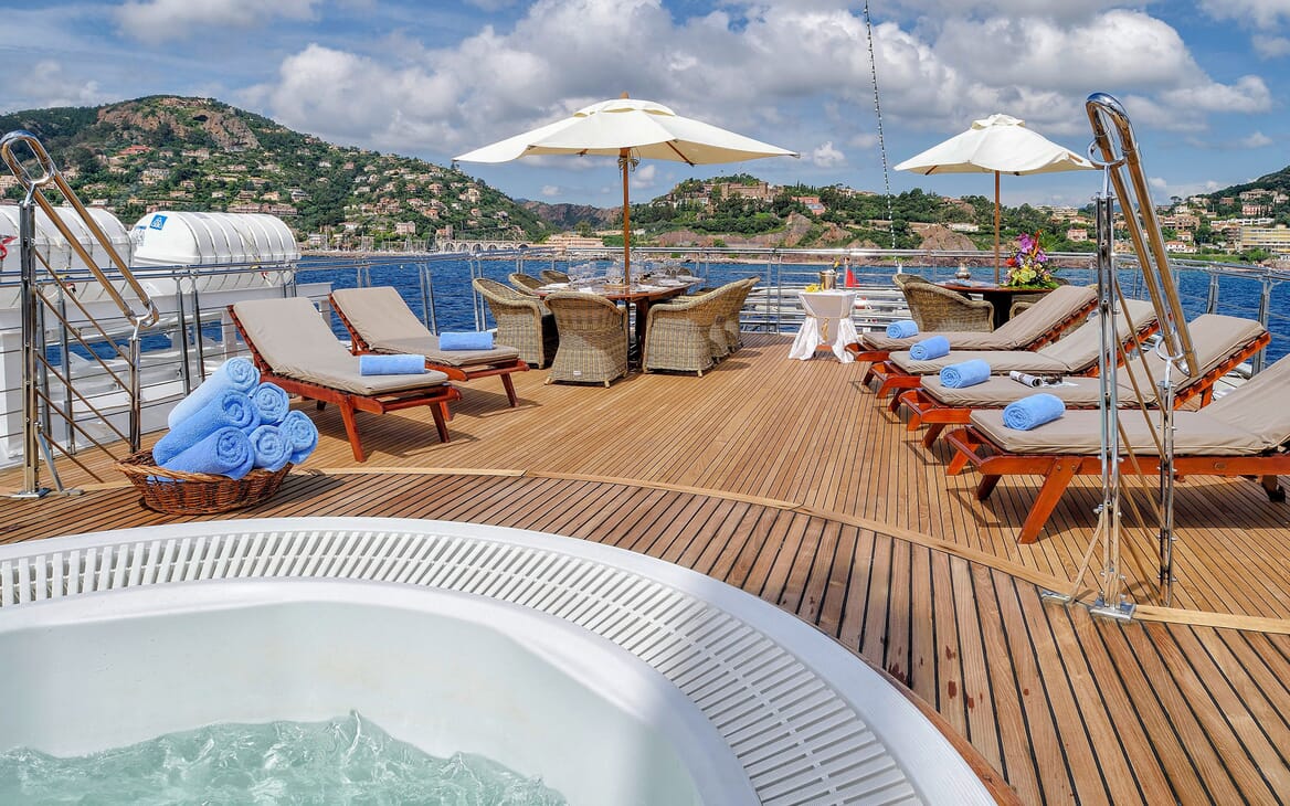 Motor Yacht CHRISTINA O Sun Deck