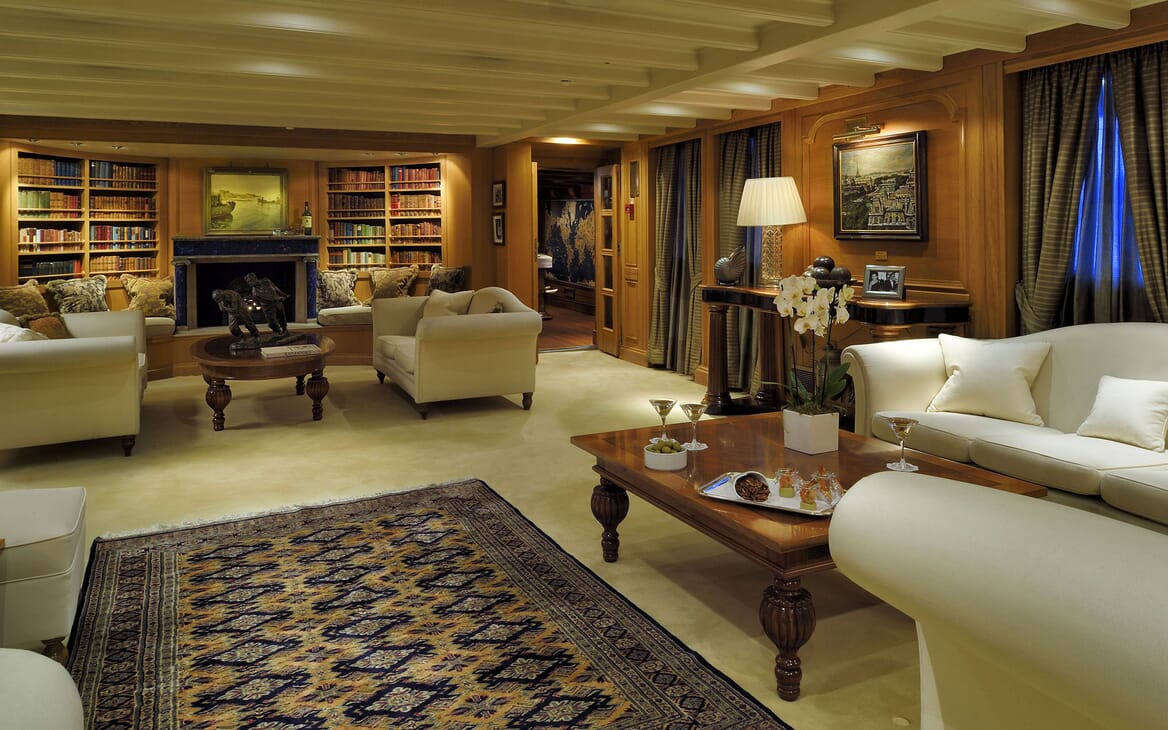 Motor Yacht CHRISTINA O Salon Seating