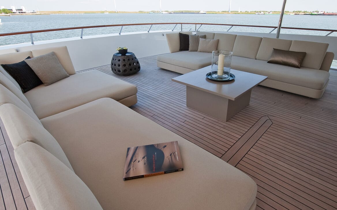 Motor Yacht Latitude outdoor seating