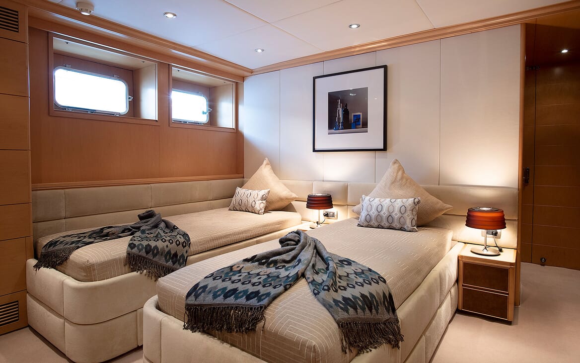 Motor Yacht DEEP BLUE II Twin Guest Stateroom
