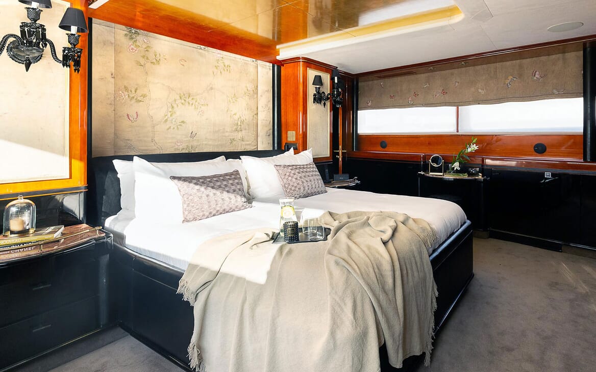 Motor Yacht IL SOLE Master Stateroom