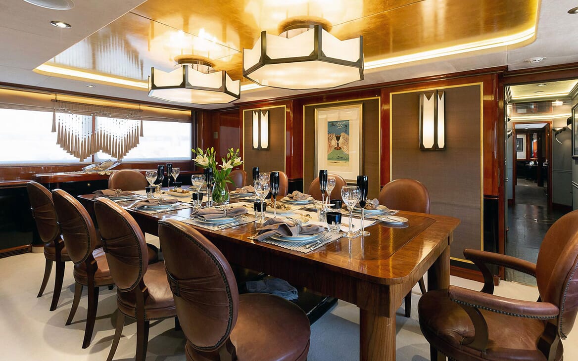 Motor Yacht IL SOLE Dining Table
