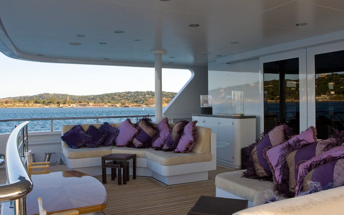 Motor Yacht My Little Violet outdoor seating