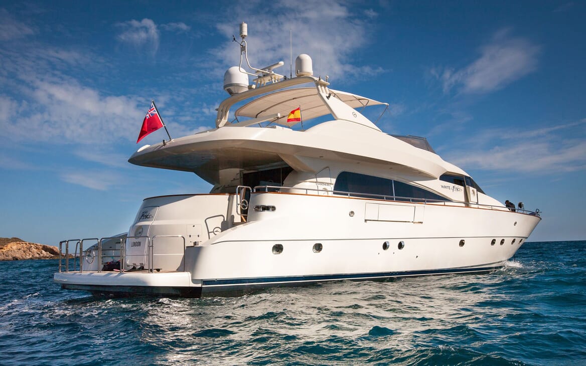 Motor Yacht WHITE FANG Exterior Aft
