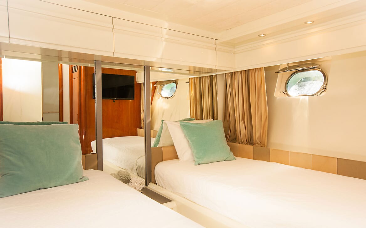Motor Yacht WHITE FANG Twin Guest Stateroom