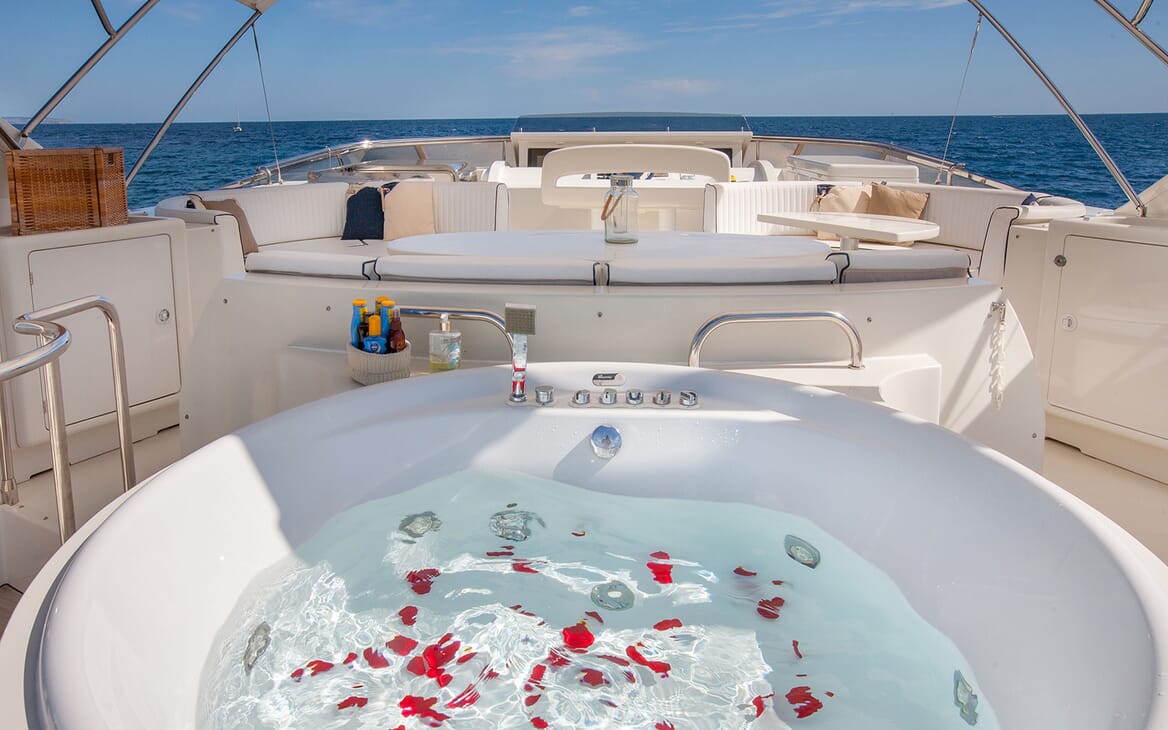 Motor Yacht WHITE FANG Sun Deck Jacuzzi