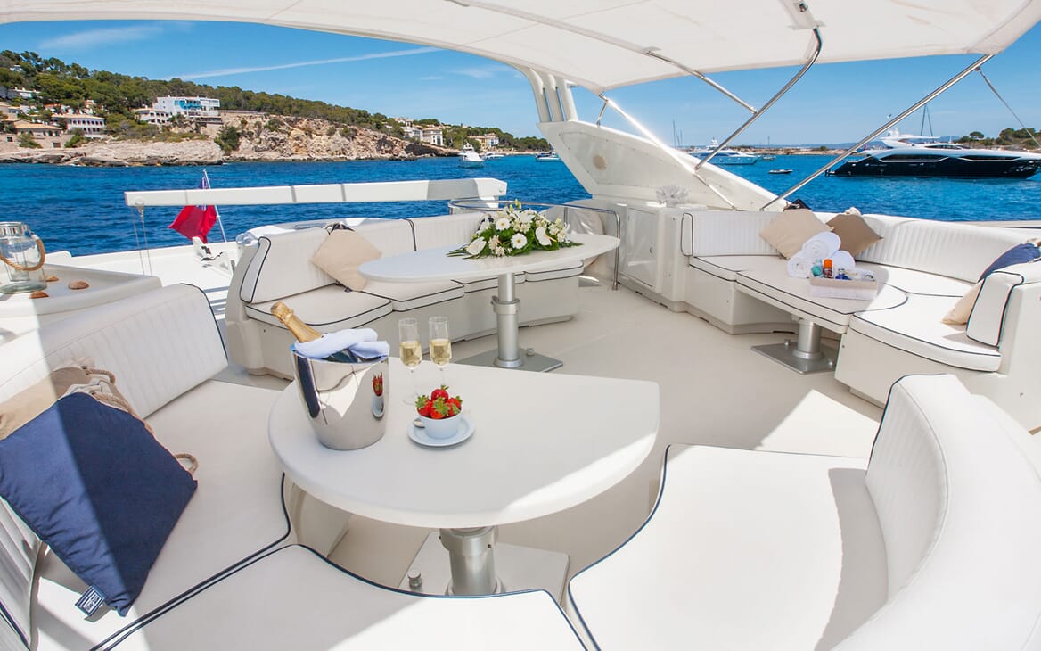 Motor Yacht WHITE FANG Sun Deck