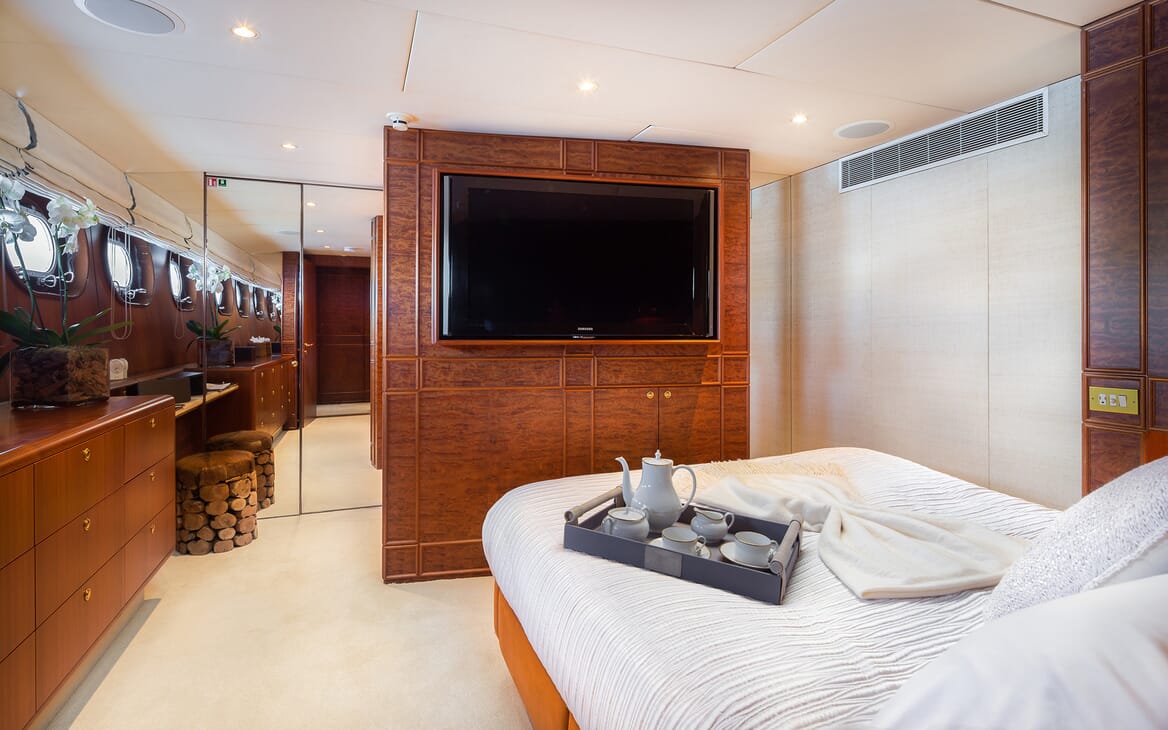 Motor Yacht Brazil VIP cabin
