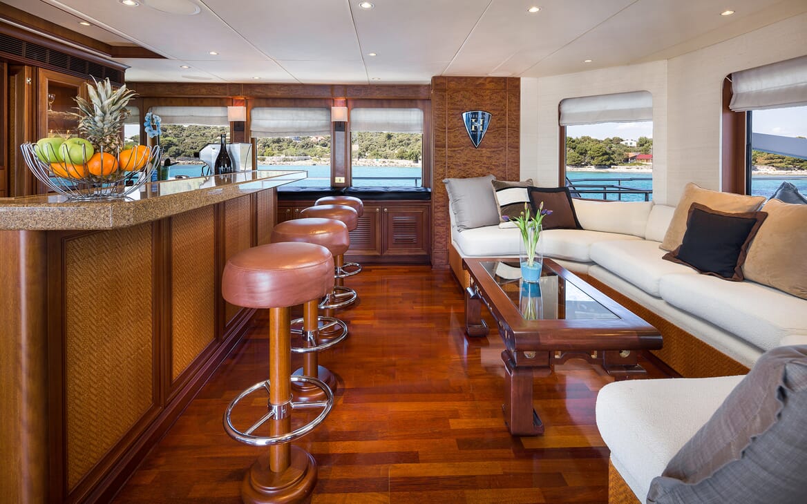 Motor Yacht Brazil bar