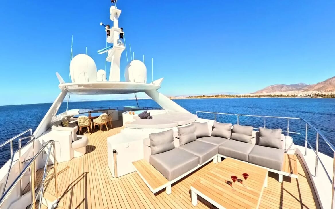 Motor Yacht Mac Brew Guest Double Stateroom