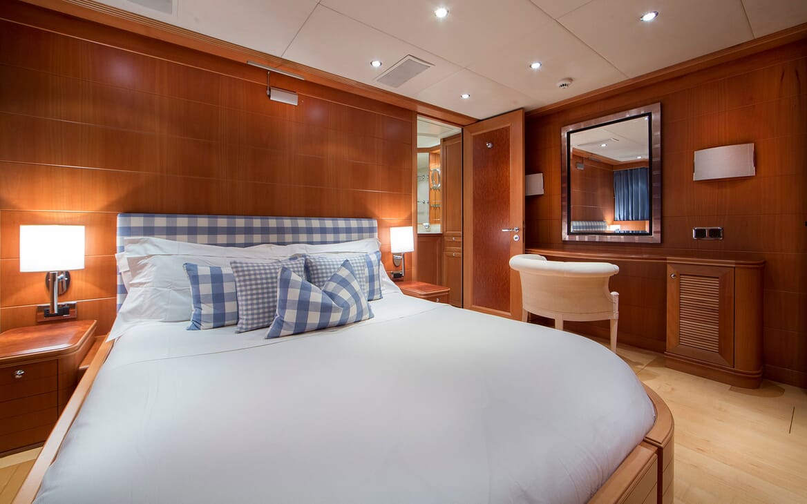 Motor Yacht Mac Brew Guest Stateroom