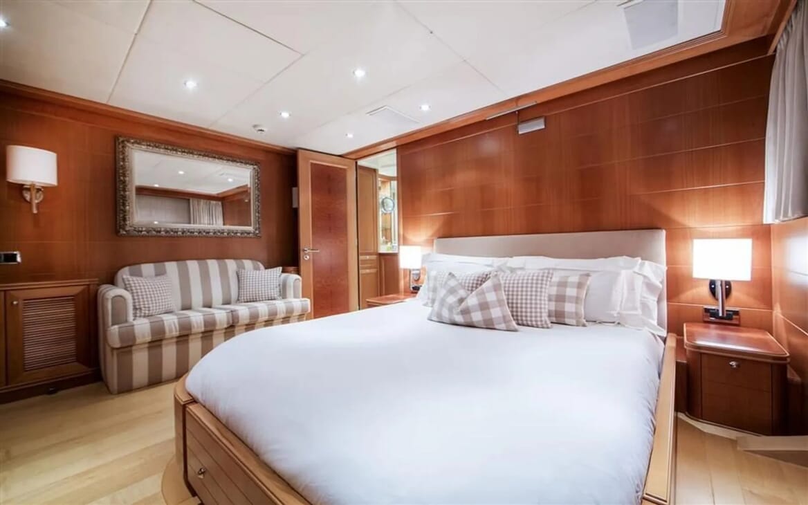 Motor Yacht Mac Brew Twin Stateroom