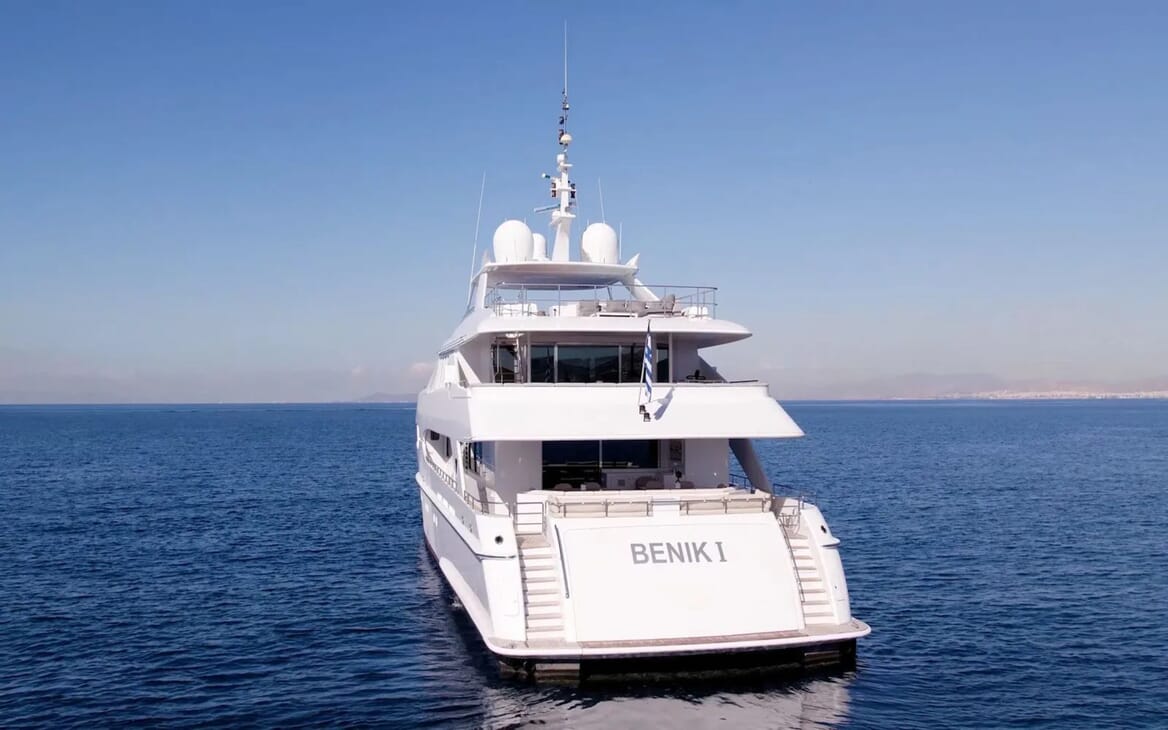 Motor Yacht Mac Brew Bow Seating and Loungers