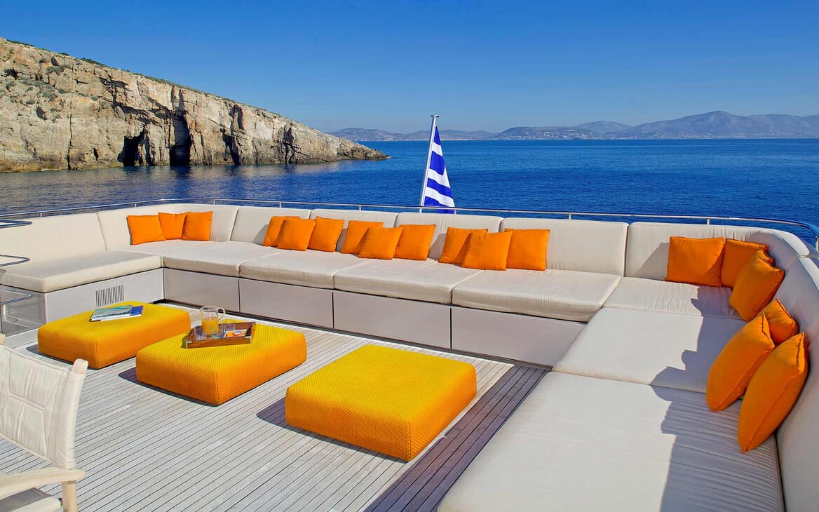 Motor Yacht Aqua aft seating