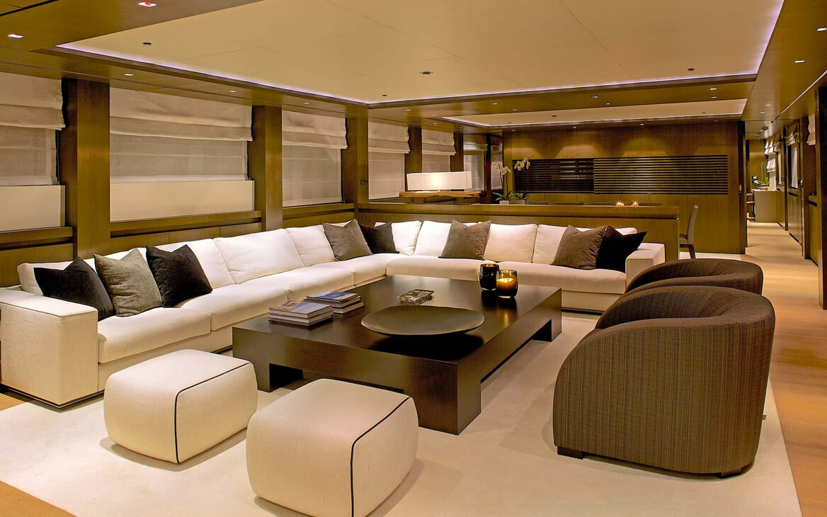 Motor Yacht Aqua saloon