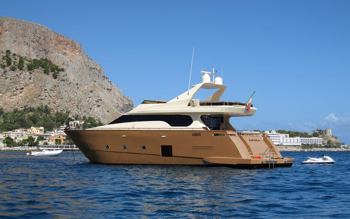 Motor Yacht ANDEA Aft View