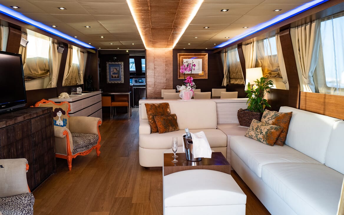 Motor Yacht ANDEA Bow Sun Pads