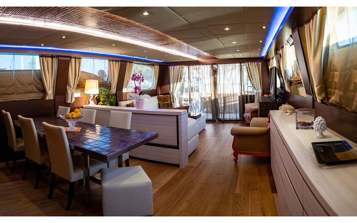 Motor Yacht ANDEA Front Sun Pads