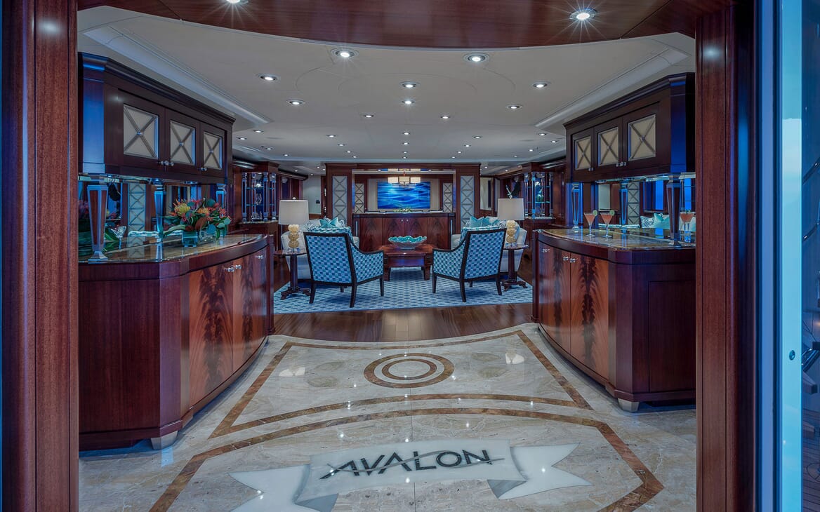 Motor Yacht Avalon Main Saloon