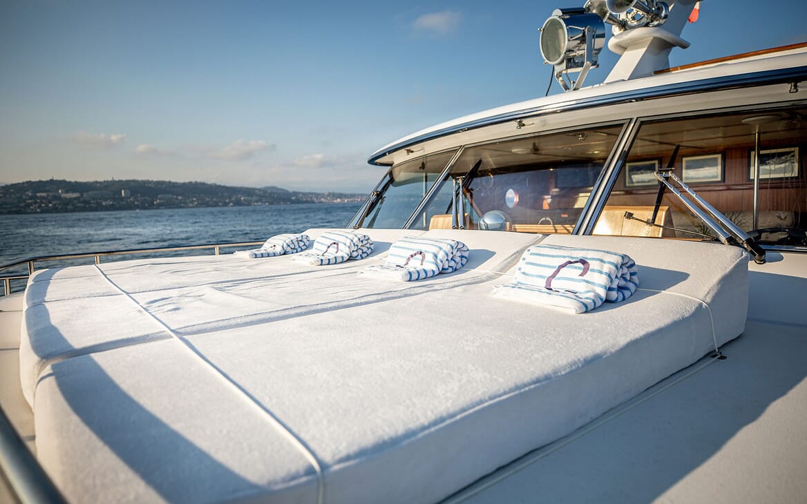 Motor Yacht CHANTELLA Bow Sun Pads
