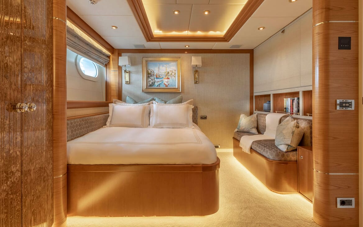 Motor Yacht VIBRANCE Guest Double with Pullman up