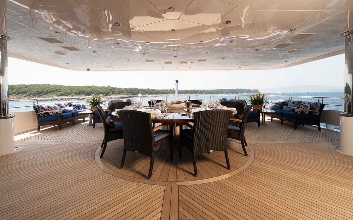 Motor Yacht Lady Sara al fresco dining