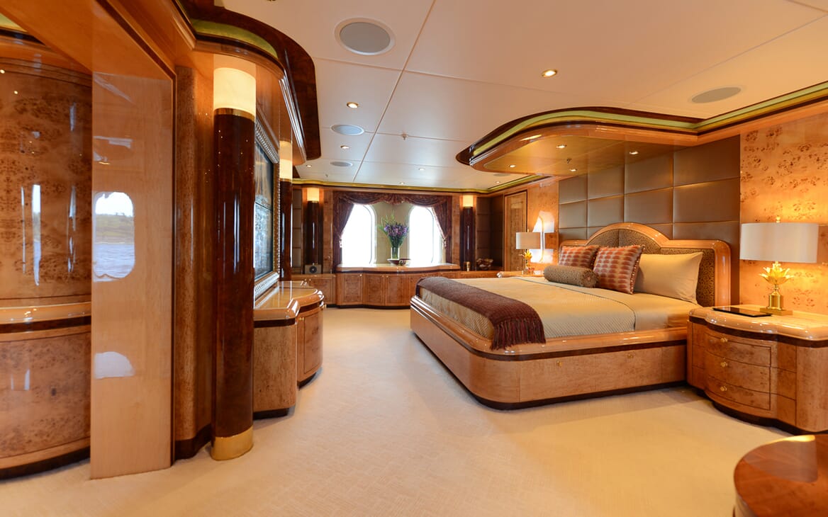Motor Yacht Lady Sara master cabin