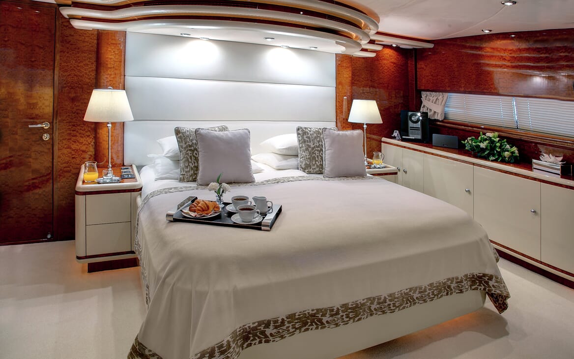 Motor Yacht Harmony I double cabin