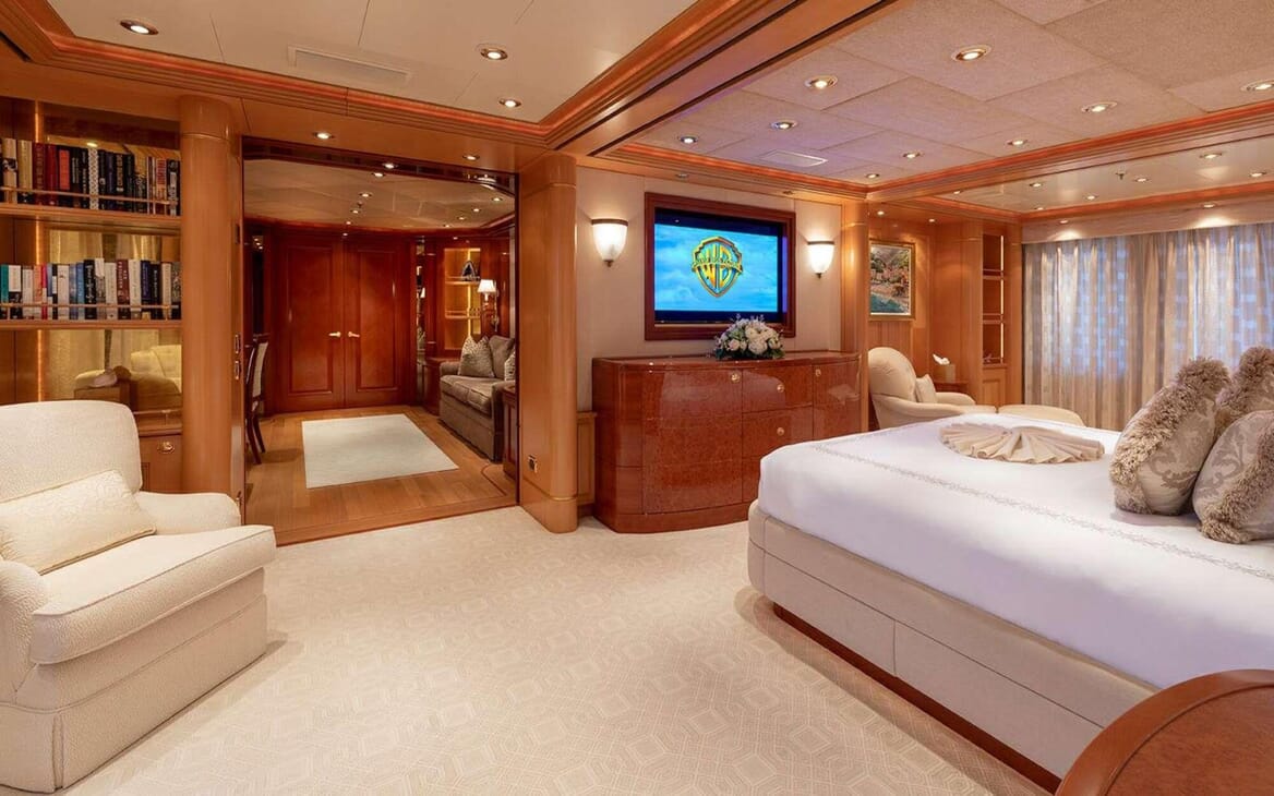 Motor Yacht Laurel guest cabin