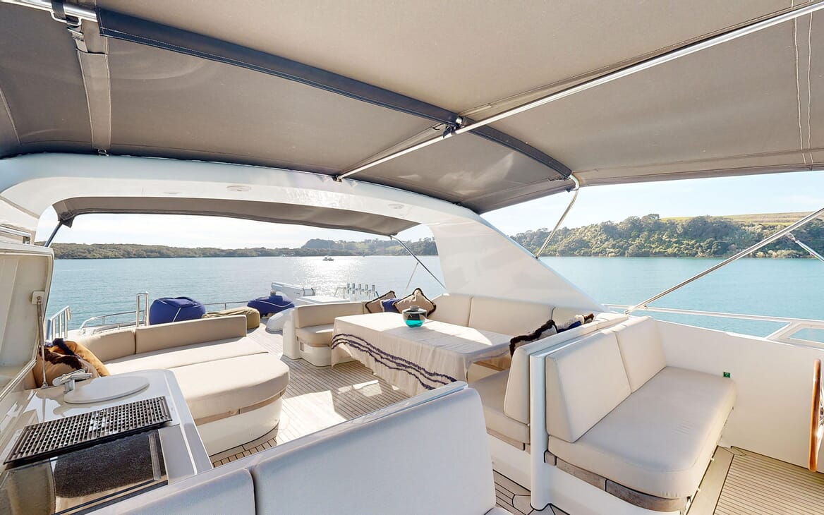 Motor Yacht WILLOW Guest Twin Stateroom