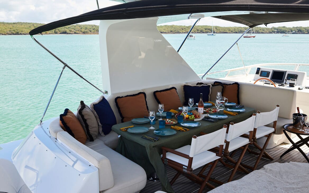 Motor Yacht WILLOW Sun Deck Al Fresco Dining