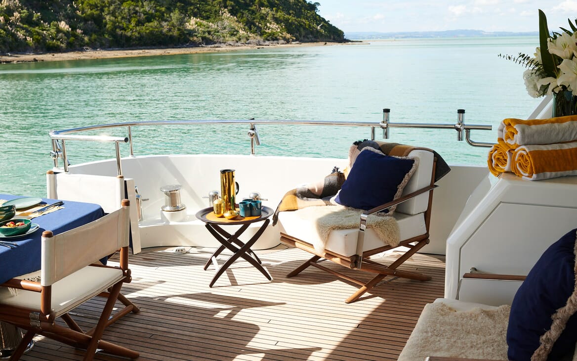 Motor Yacht WILLOW Sun Deck Seating