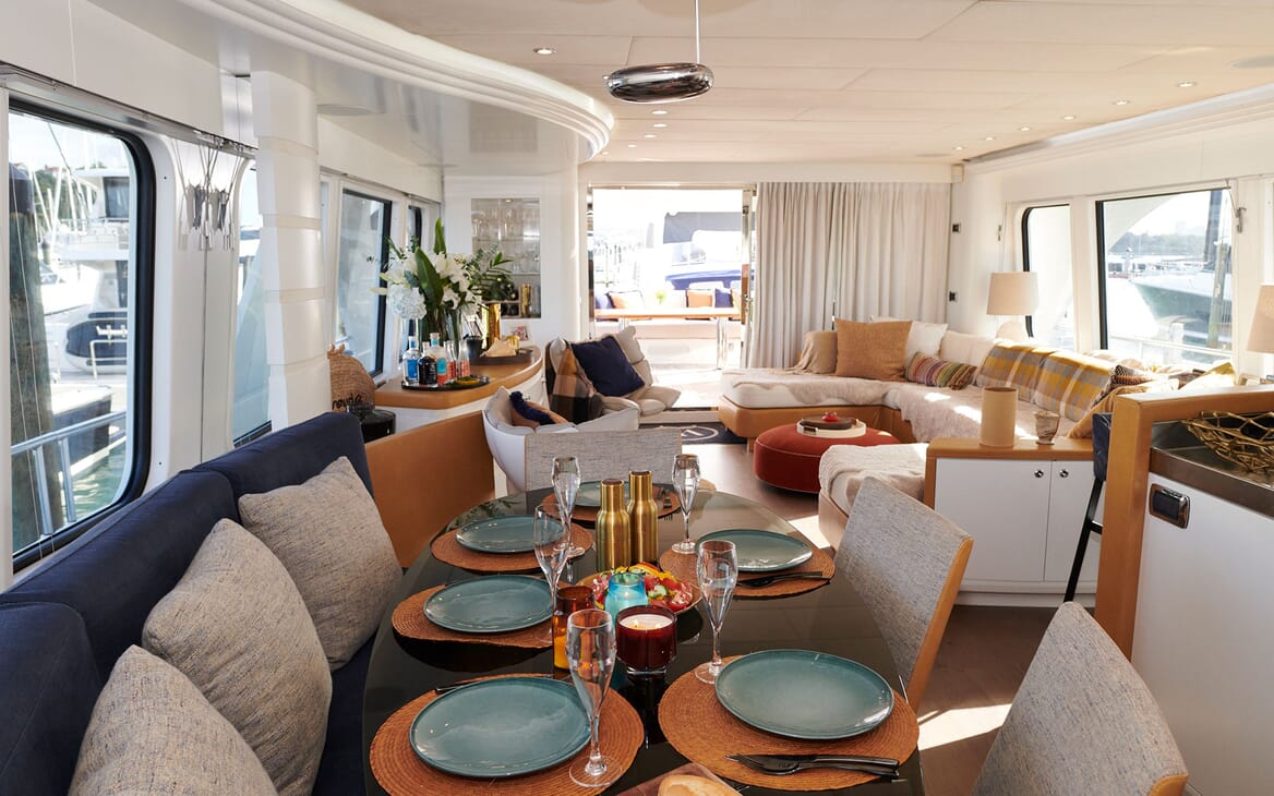 Motor Yacht WILLOW Full Beam Double Stateroom