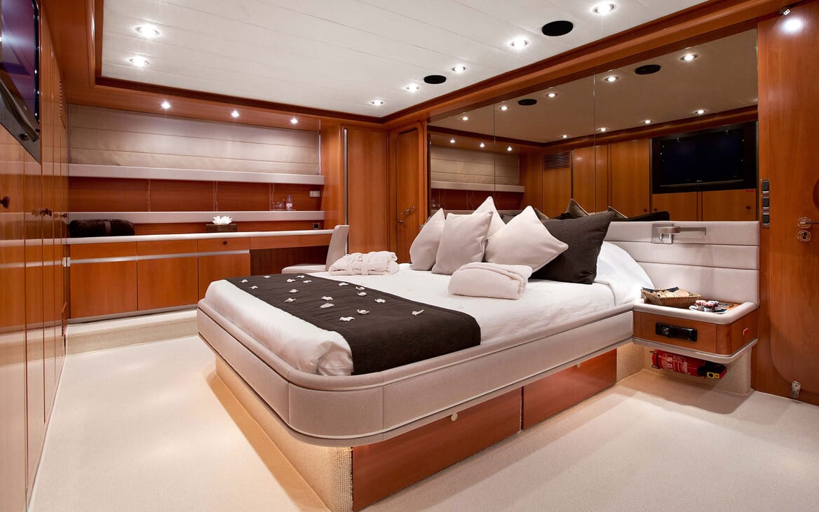 Motor Yacht SUNLINER X VIP Double Stateroom
