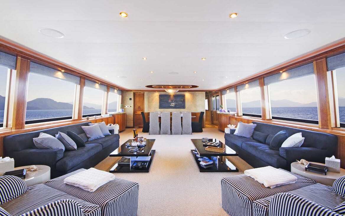 Motor Yacht Endless Summer saloon
