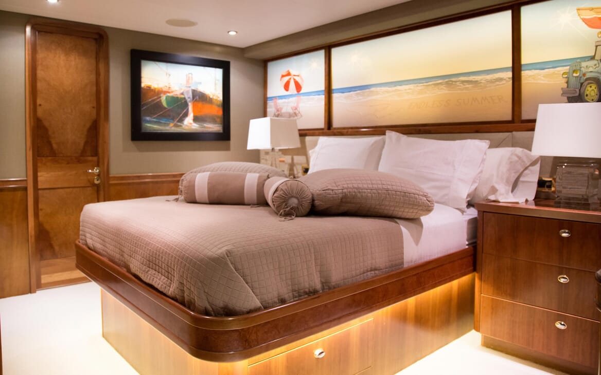 Motor Yacht Endless Summer VIP cabin