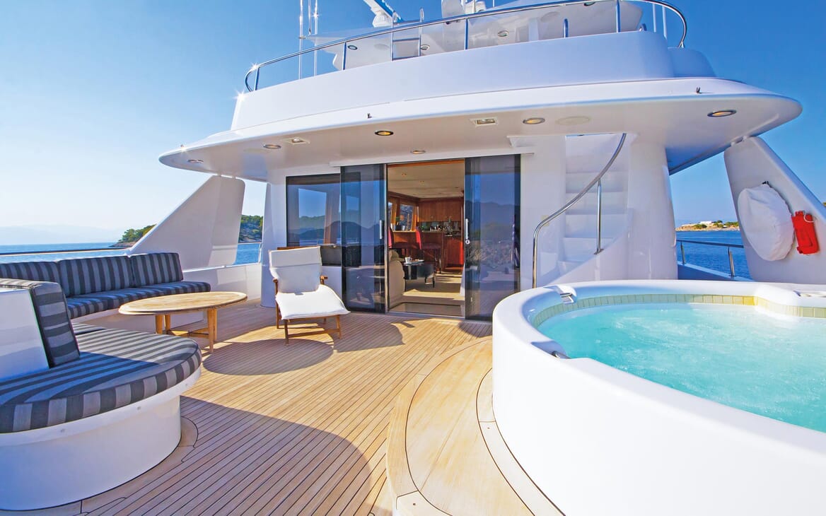 Motor Yacht Endless Summer sundeck