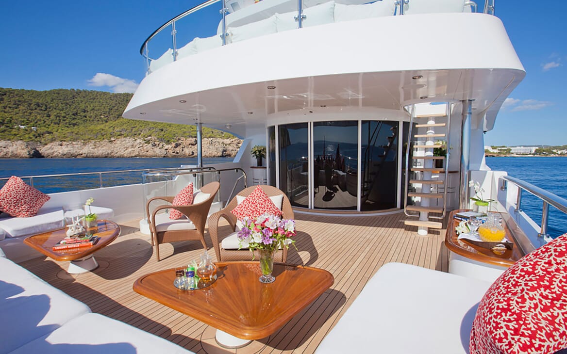 Motor Yacht Big Change II main deck