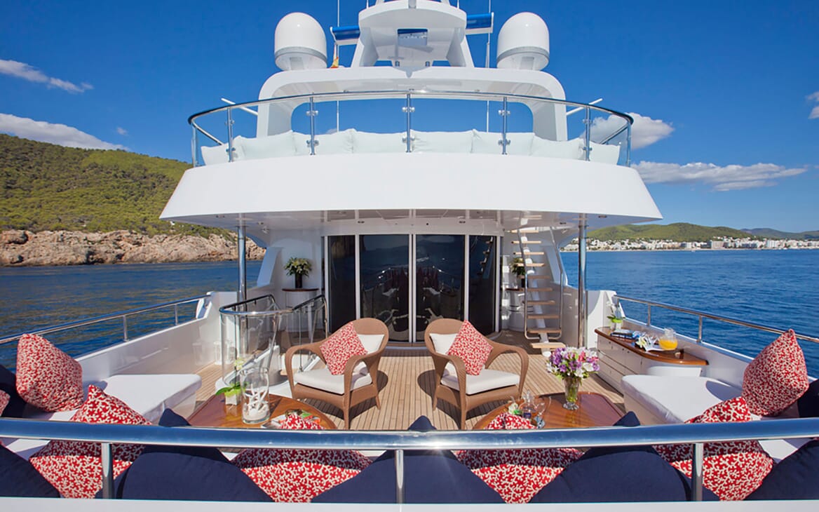 Motor Yacht Big Change II outdoor seating area