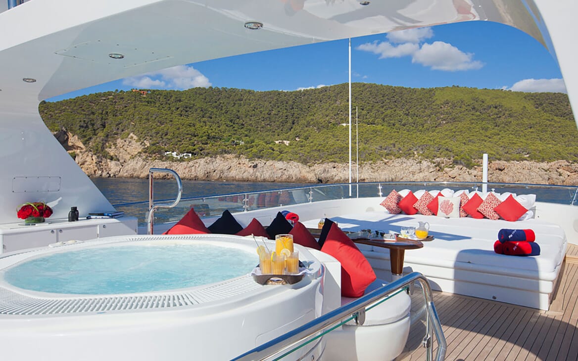 Motor Yacht Big Change II flydeck