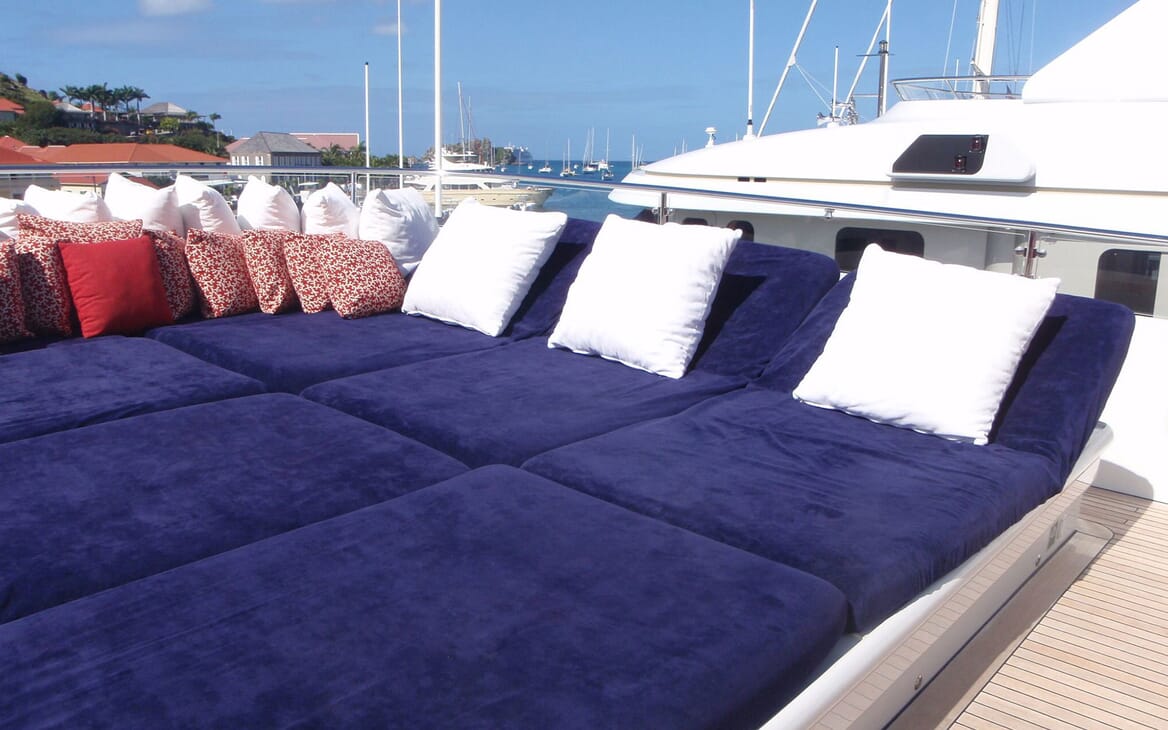 Motor Yacht Big Change II exterior