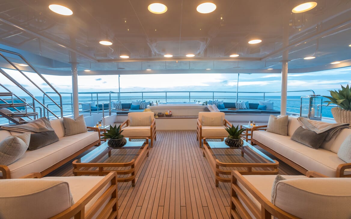 Motor Yacht DOUBLE DOWN Aft Deck Seating