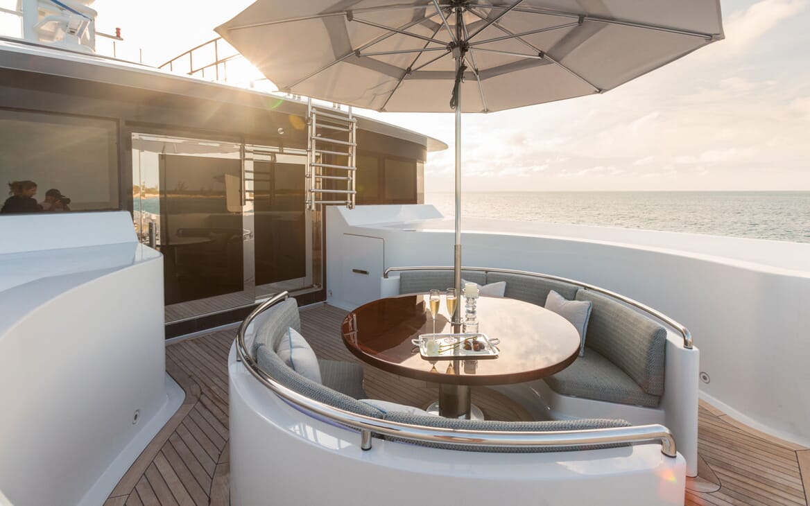 Motor Yacht DOUBLE DOWN Forward Seating