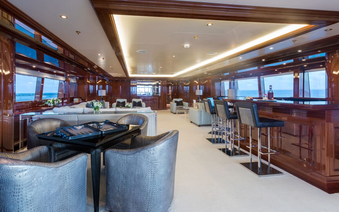 Motor Yacht DOUBLE DOWN Skylounge