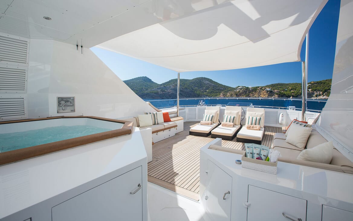 Motor Yacht MQ2 Sun Deck